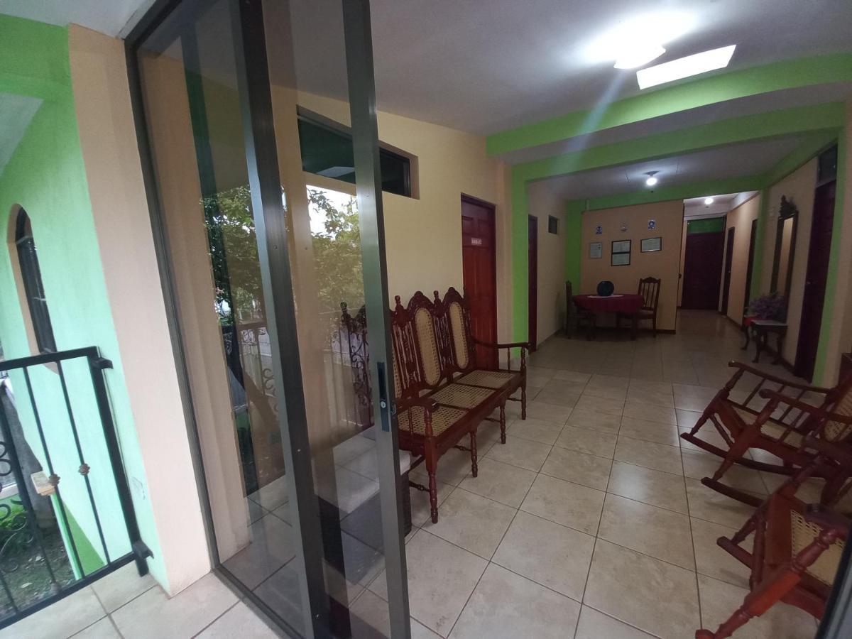 Hostal San Antonio León Exterior foto